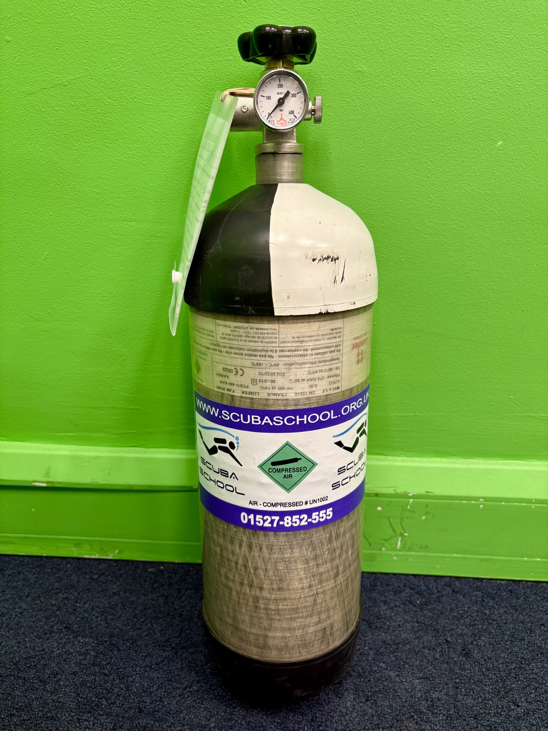 6.9L Carbon Fibre 300 Bar Gun Cylinder with New Test Certificate & Brand New Valve. CRC254 PHONE FOR PRICE